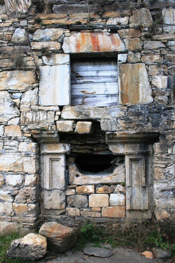 Restos de un monasterio abandonado en el Bierzo (León, Castilla y León). 