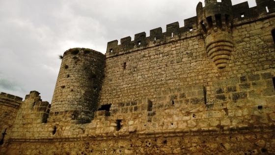 muralla perimetral del Castillo de Portillo (Valladolid, Castilla y León). 